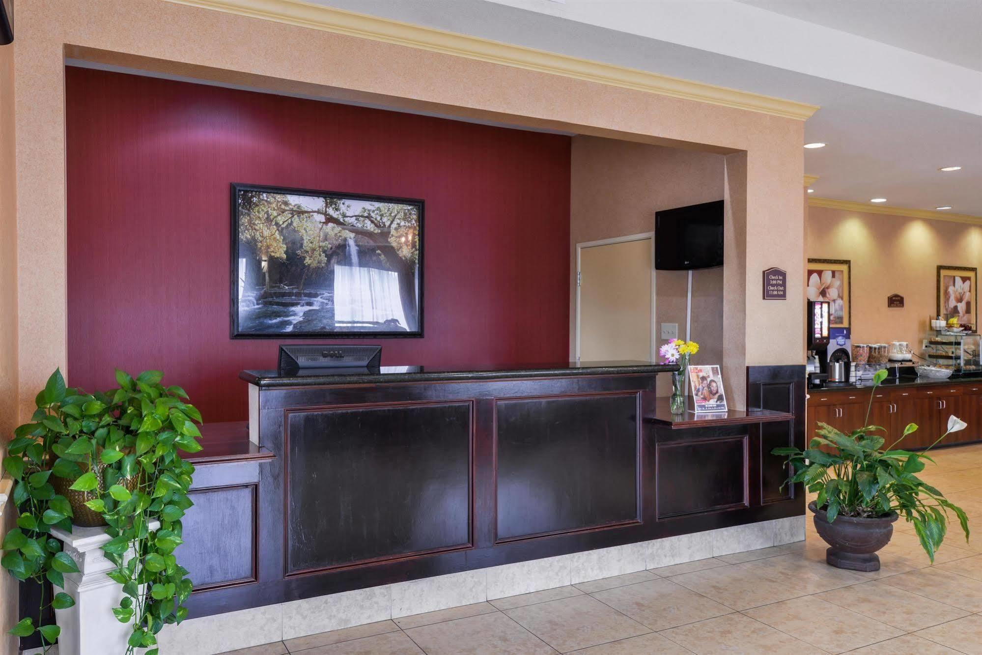 Americas Best Value Inn & Suites-Ливингстън Екстериор снимка