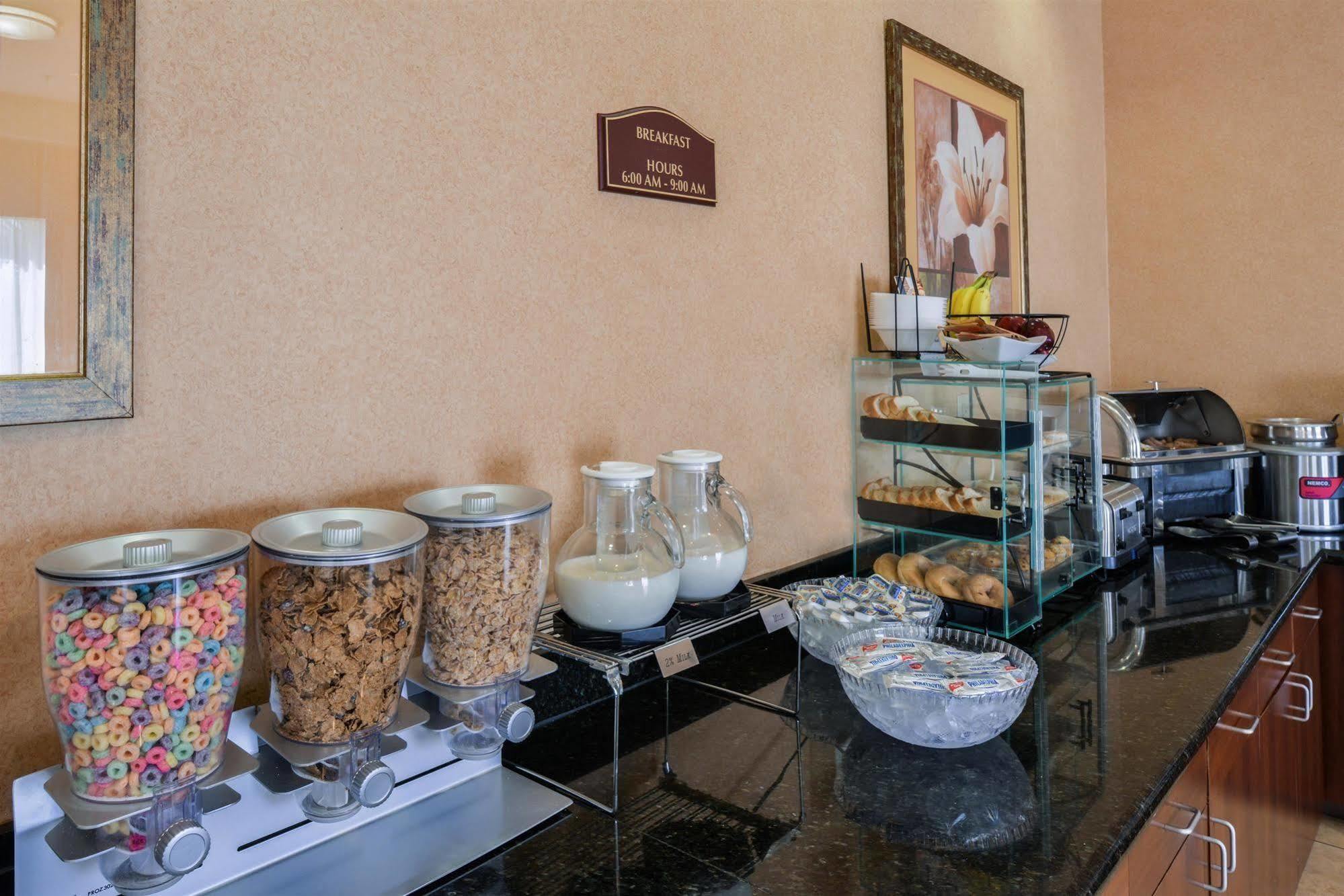 Americas Best Value Inn & Suites-Ливингстън Екстериор снимка