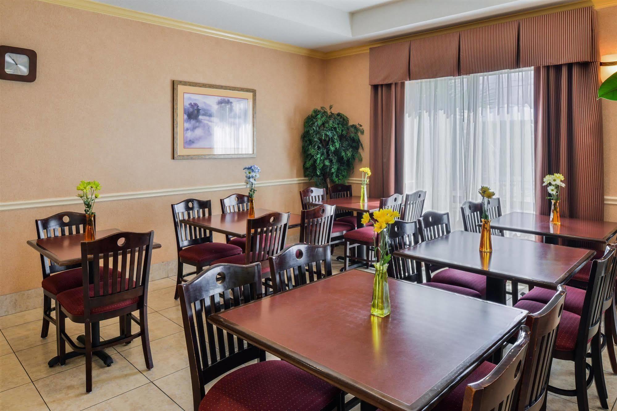 Americas Best Value Inn & Suites-Ливингстън Екстериор снимка