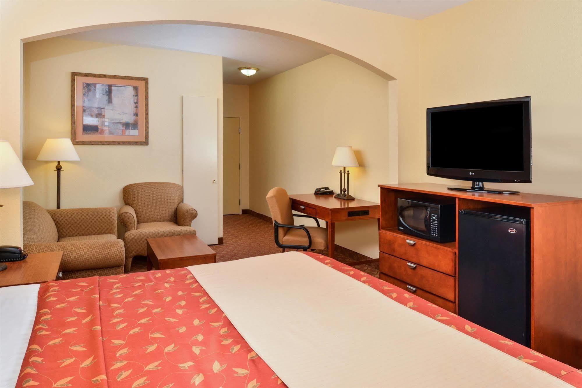 Americas Best Value Inn & Suites-Ливингстън Екстериор снимка