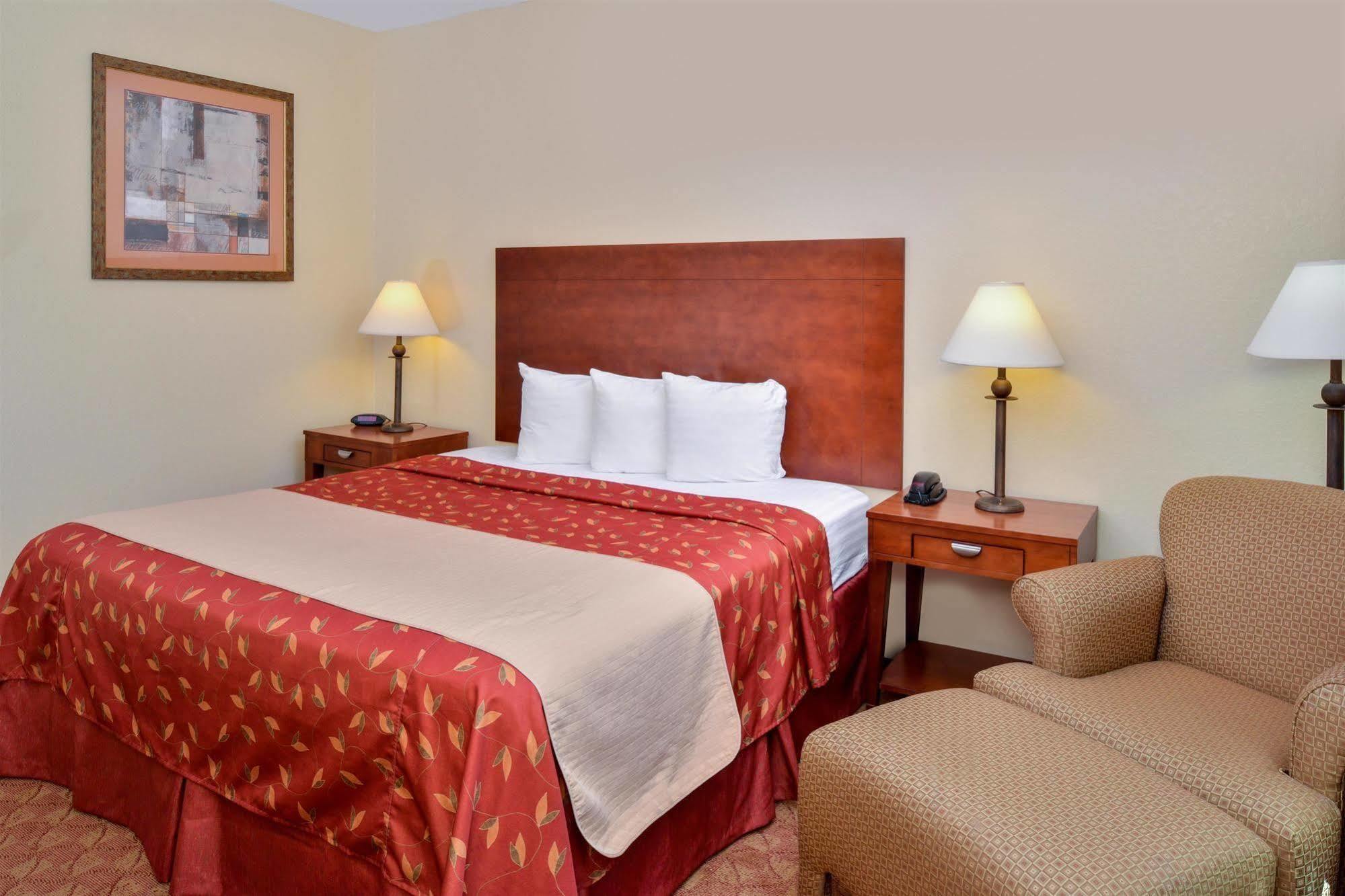 Americas Best Value Inn & Suites-Ливингстън Екстериор снимка